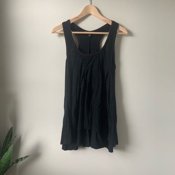 Elizabeth & James black quarter-length tank top (size M) - Picture 1 of 5